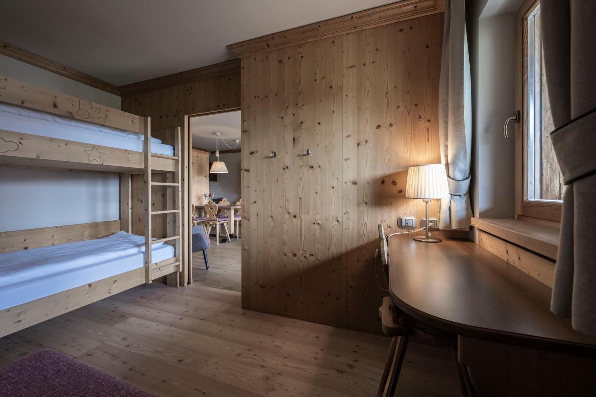 Post Alpina - Family Mountain Chalets San Candido Exterior photo