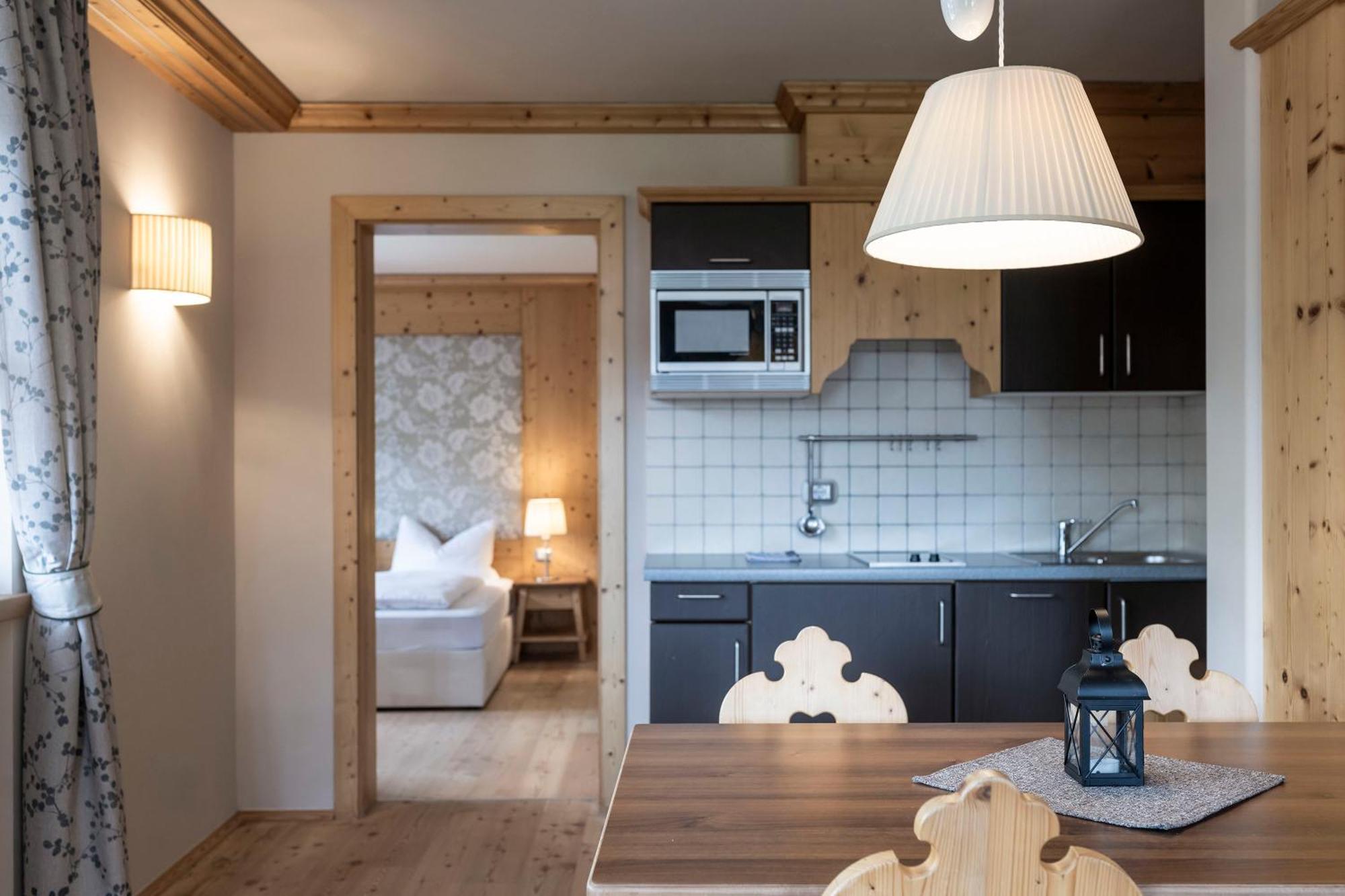Post Alpina - Family Mountain Chalets San Candido Room photo
