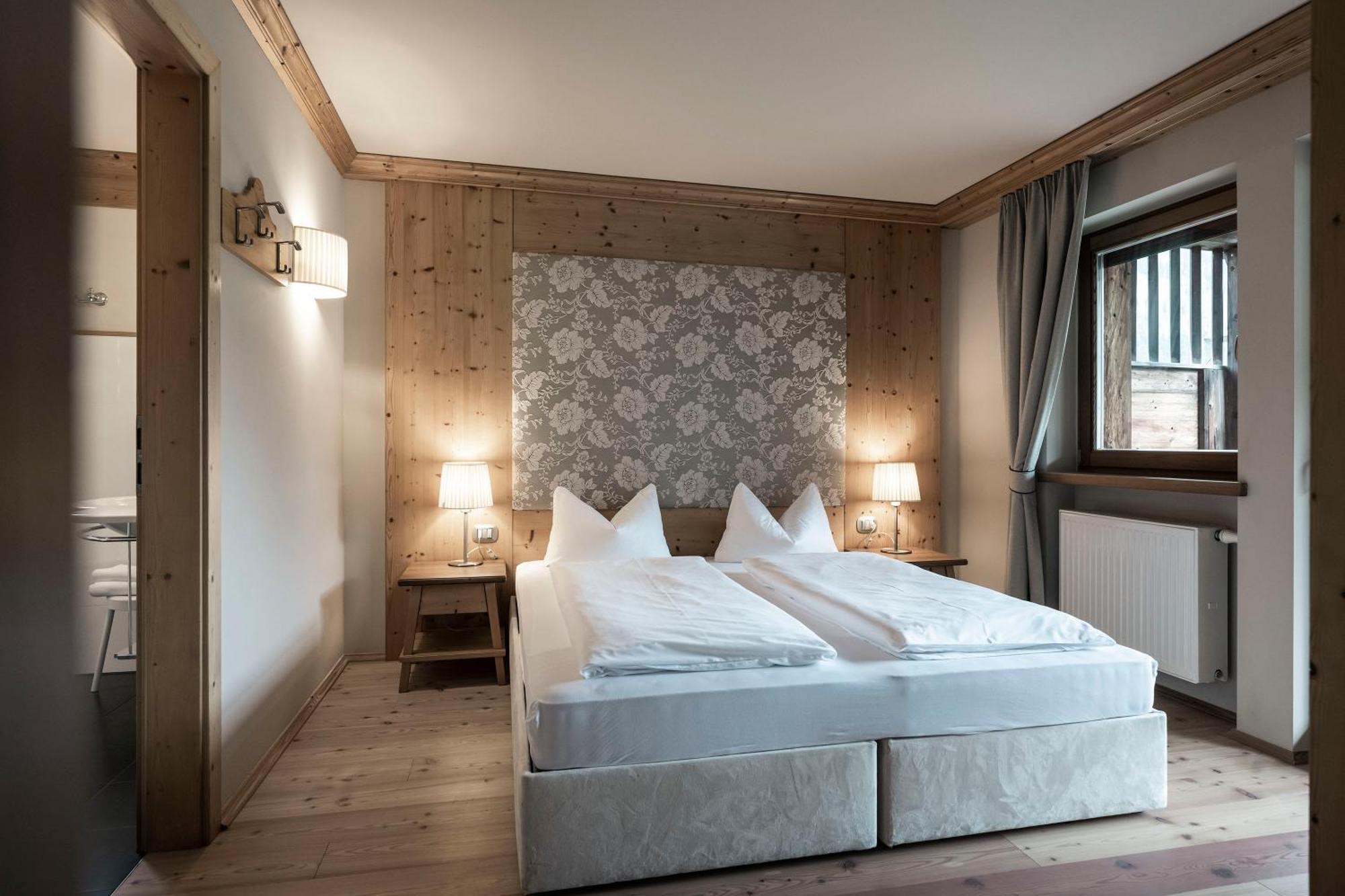 Post Alpina - Family Mountain Chalets San Candido Exterior photo