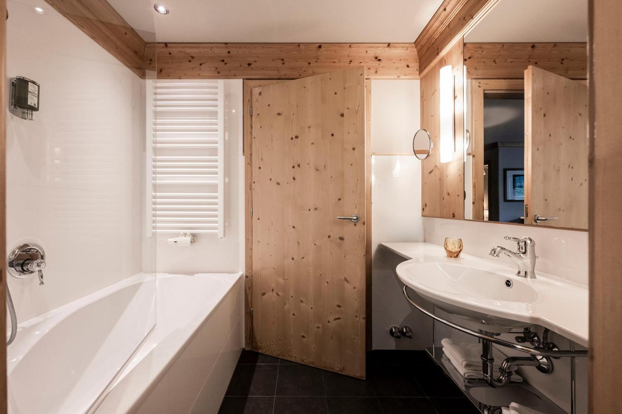 Post Alpina - Family Mountain Chalets San Candido Exterior photo