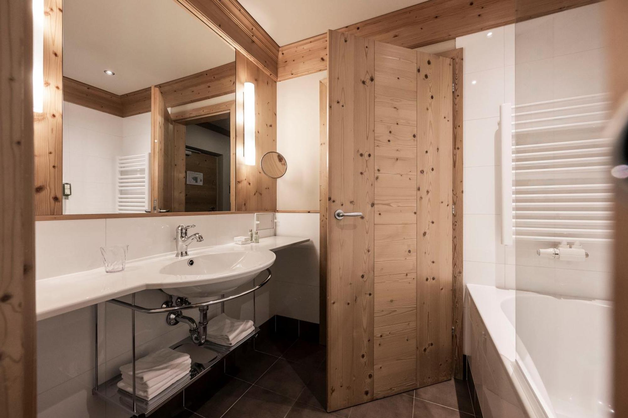 Post Alpina - Family Mountain Chalets San Candido Exterior photo
