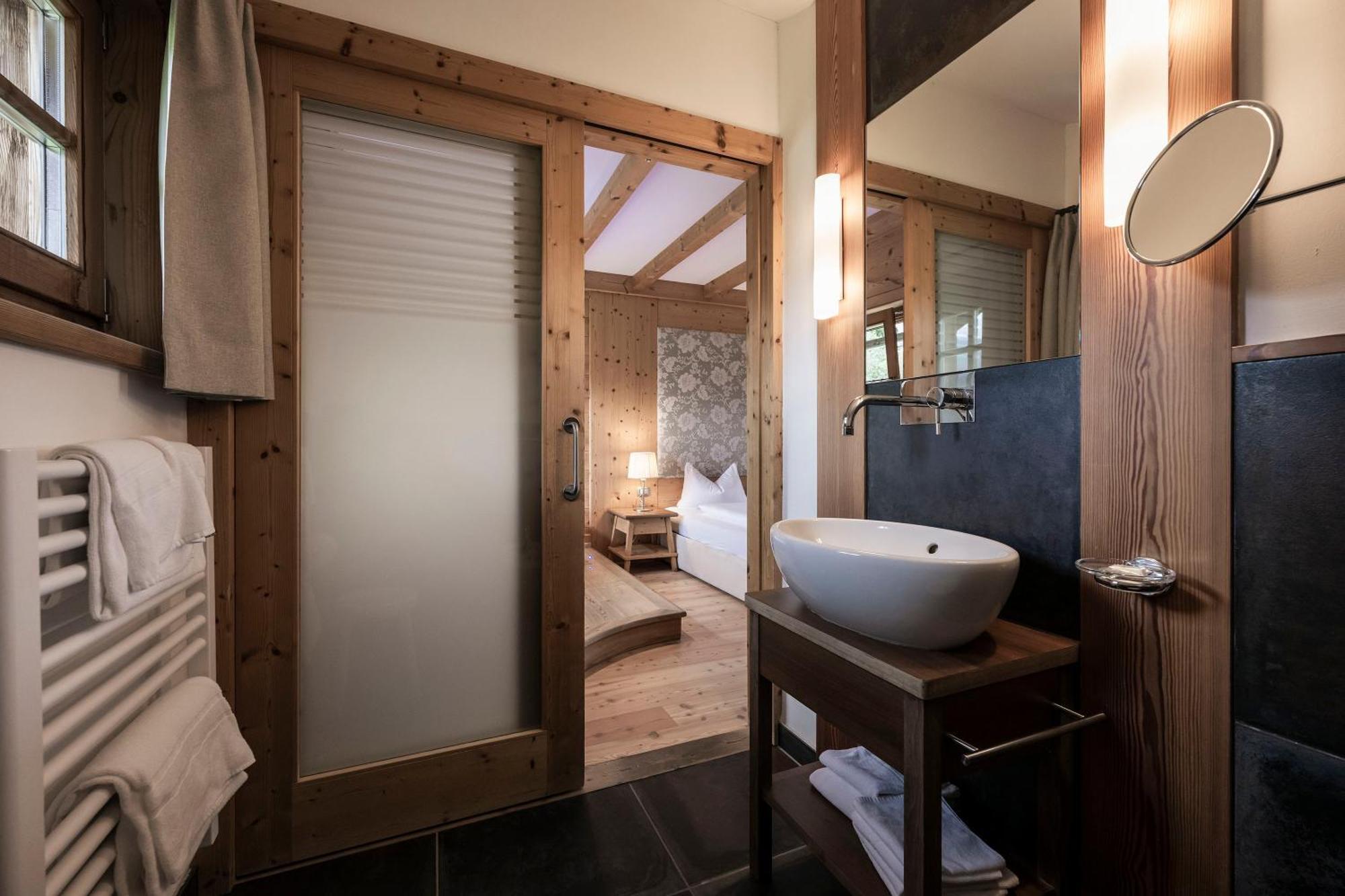 Post Alpina - Family Mountain Chalets San Candido Exterior photo