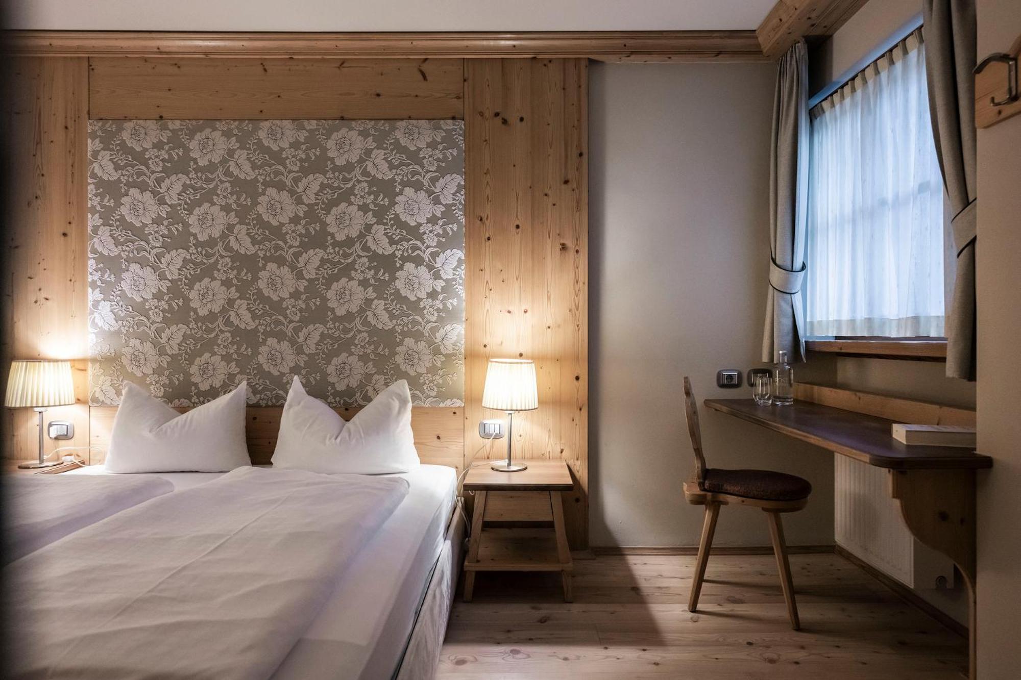 Post Alpina - Family Mountain Chalets San Candido Exterior photo